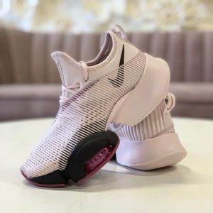 New w/ Sizes! Women’s Nike Air Zoom SuperRep